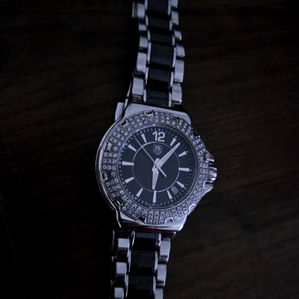 Beautiful women Tag Watch!